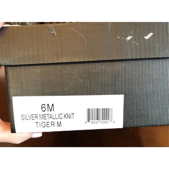 J/SLIDES URBEN SPORT - L Sz 6 - Silver Metallic Knit “Tiger M” Sneakers. NWTIB! - Picture 15 of 16